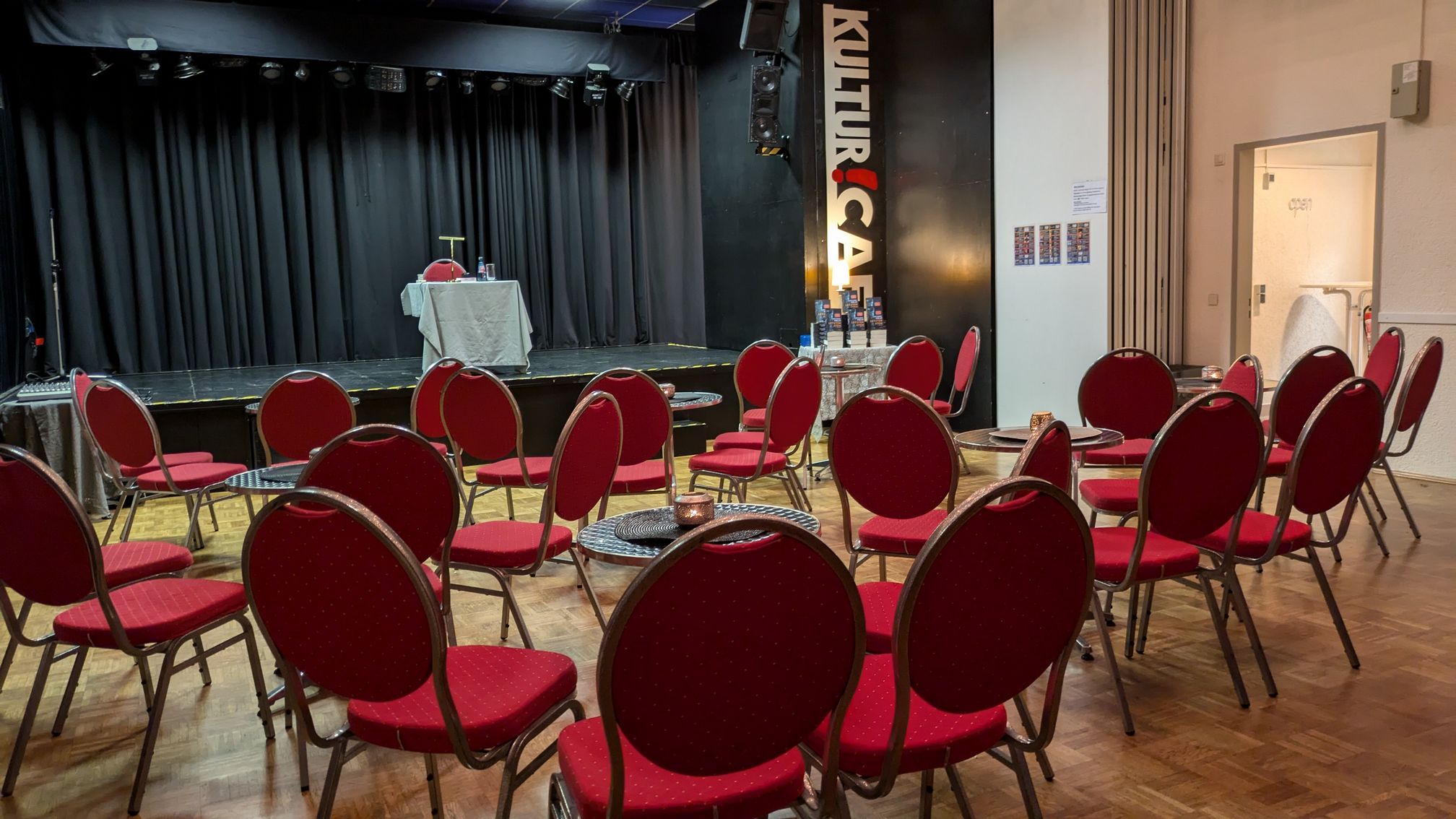 Sall mit lockerer Bestuhlung